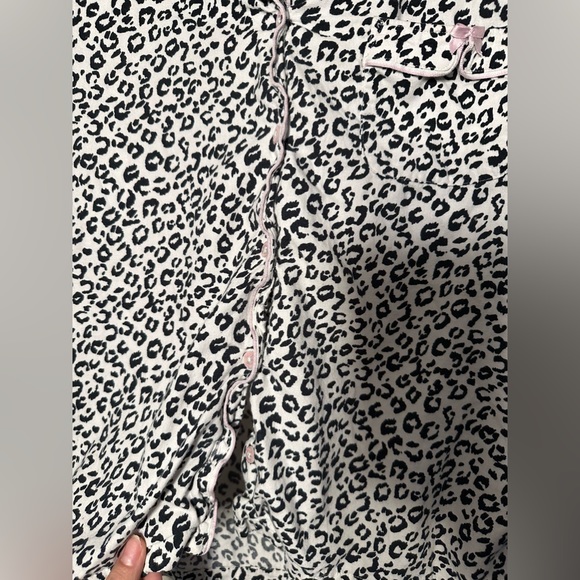 COPY - Victoria’s Secret pajamas set size S black and white cheetah print pjs - Picture 12 of 13